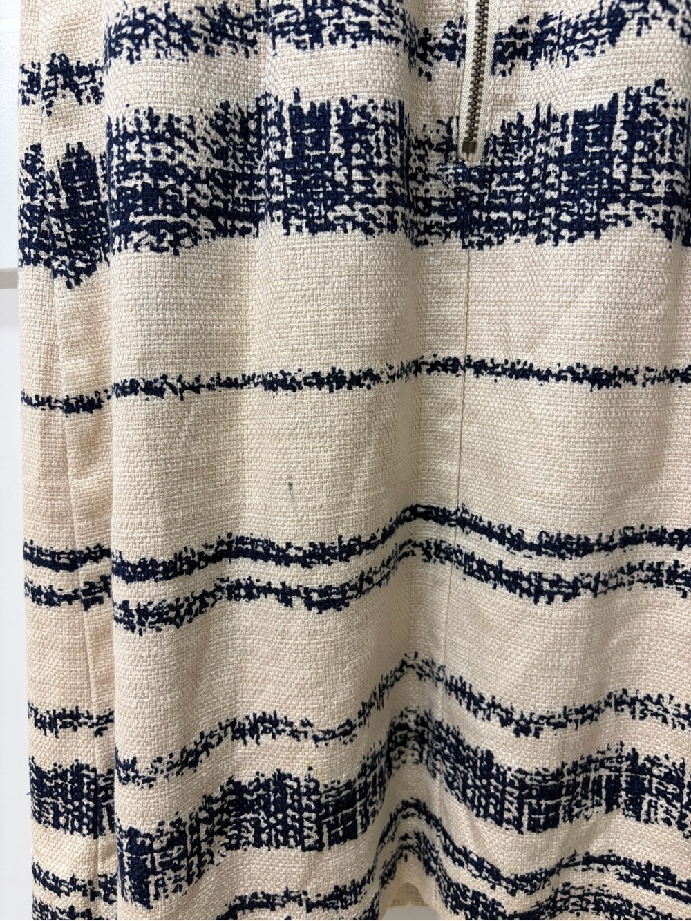 Banana Republic Classic Cottagecore Sleeveless Cream & Navy Striped Shift Dress - Picture 4 of 6